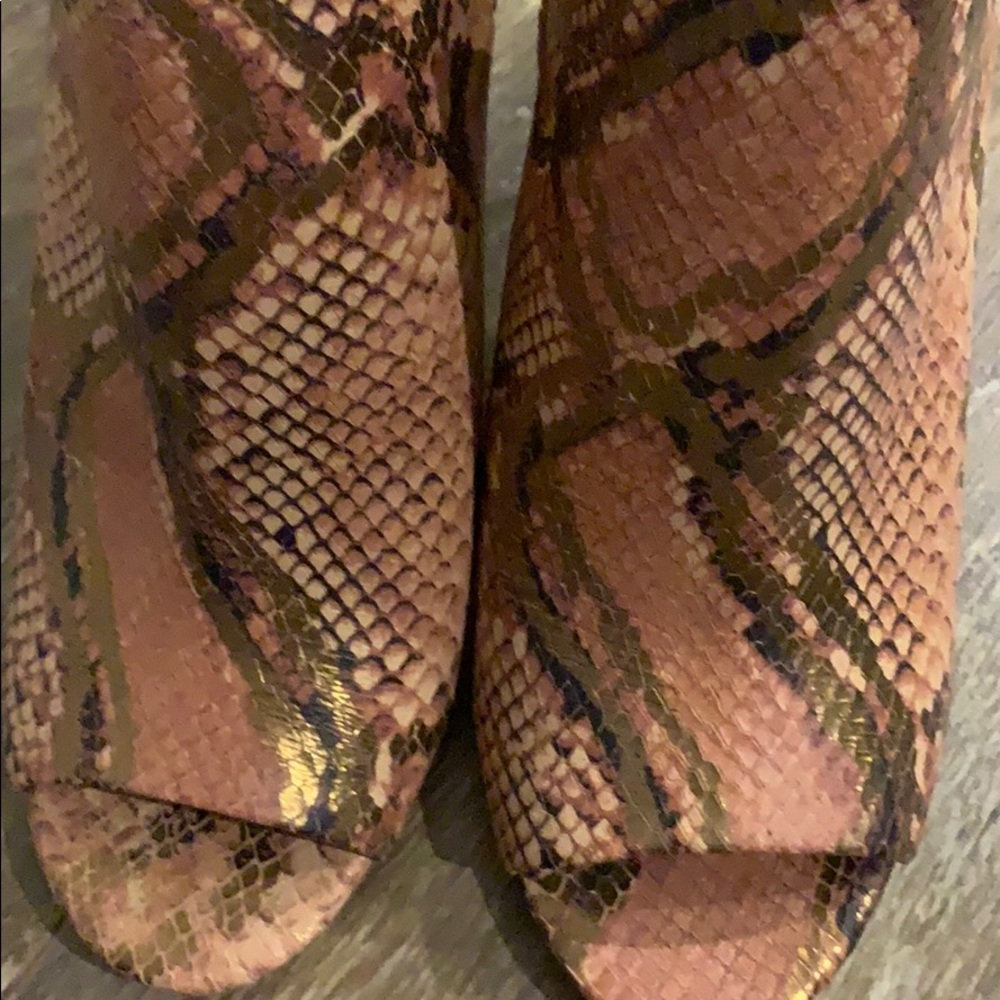 Snakeskin peep toe booties - Picture 3 of 8